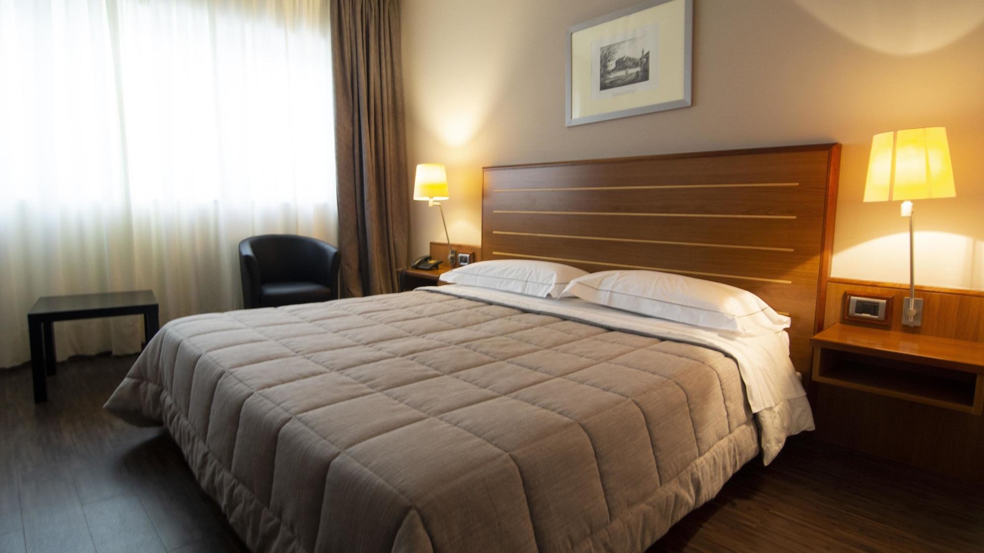 B&B Hotel Cuneo Cristal מראה חיצוני תמונה