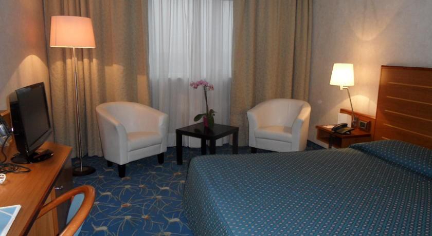 B&B Hotel Cuneo Cristal מראה חיצוני תמונה