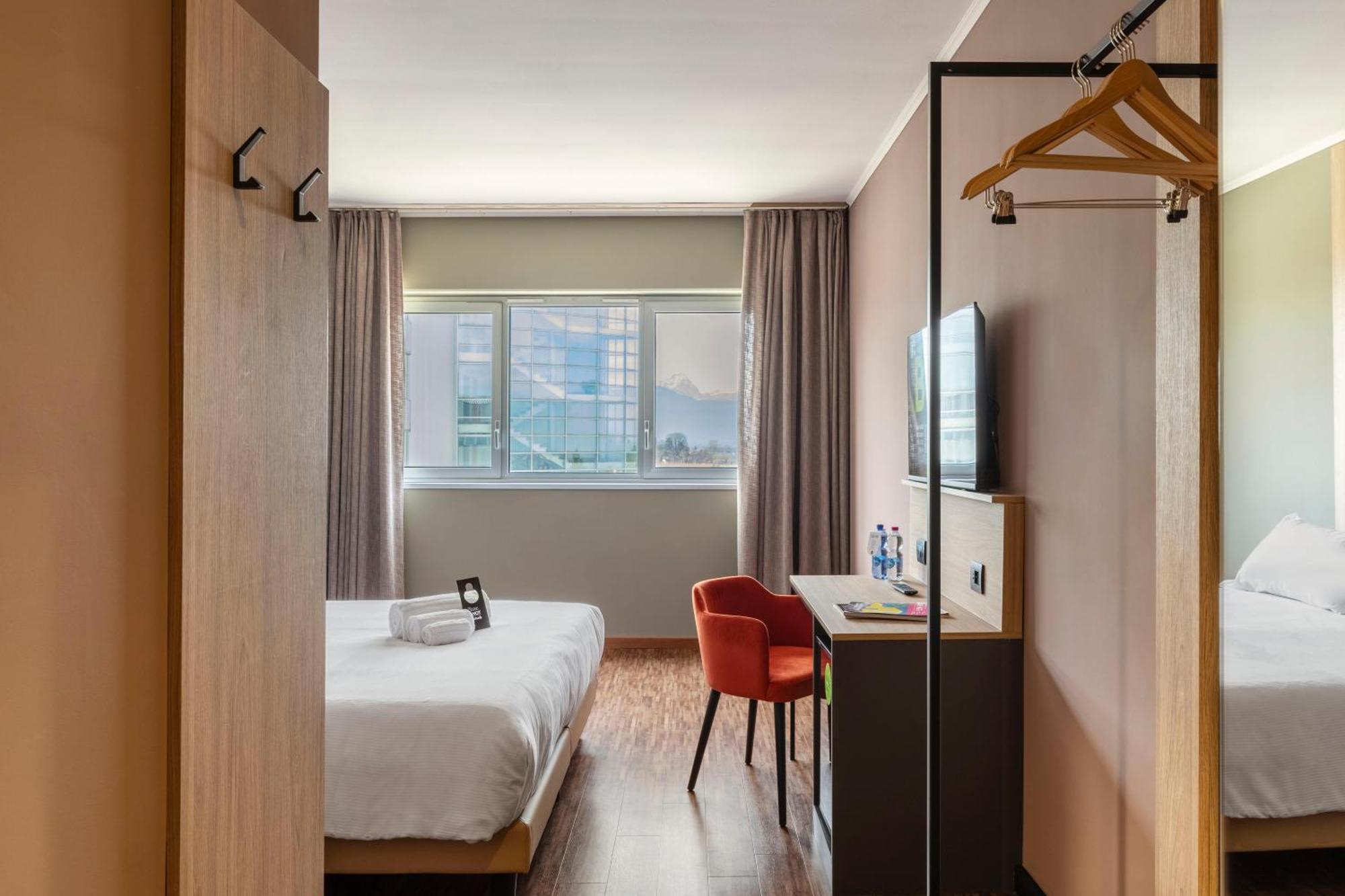 B&B Hotel Cuneo Cristal מראה חיצוני תמונה