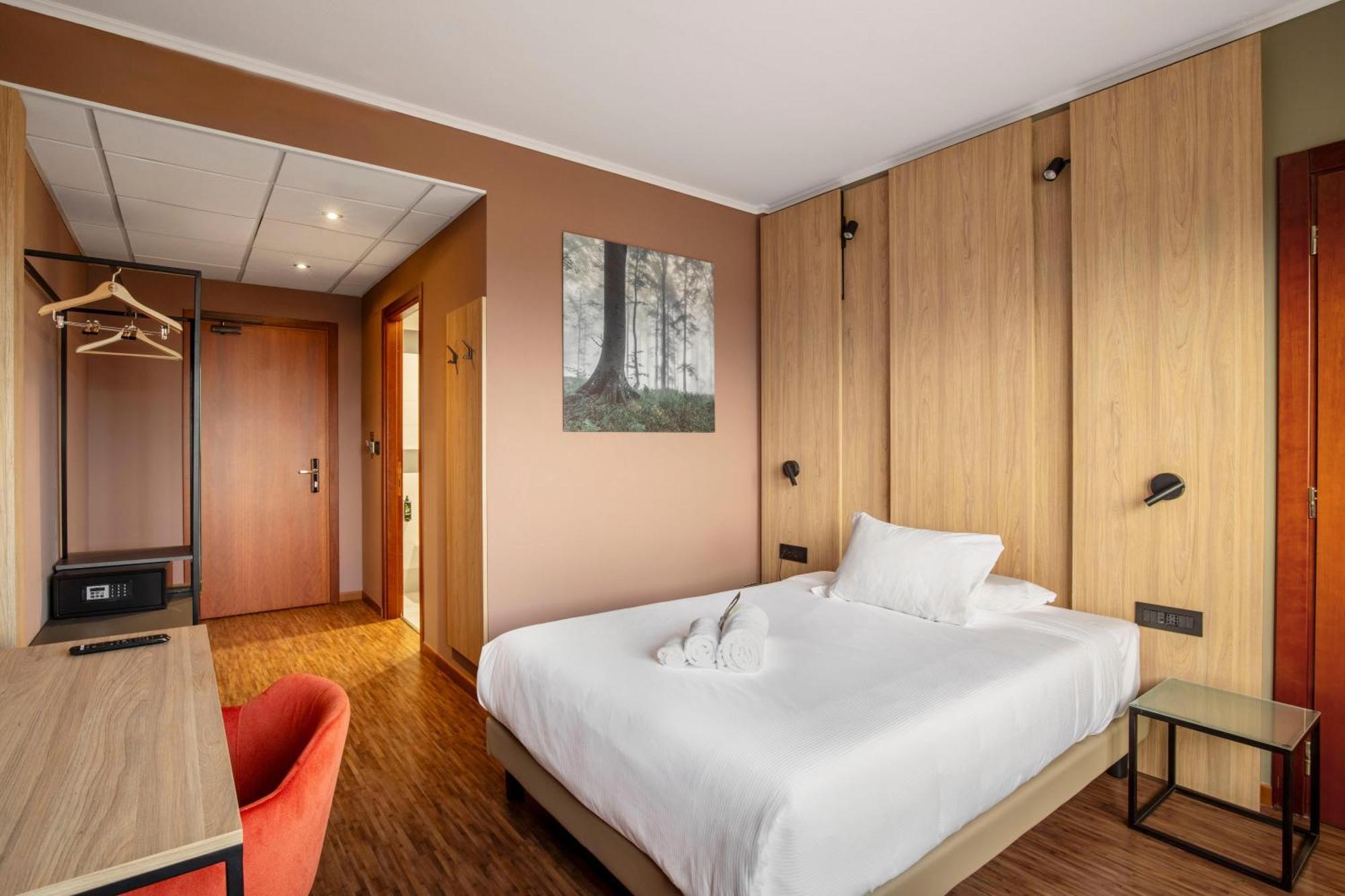 B&B Hotel Cuneo Cristal מראה חיצוני תמונה