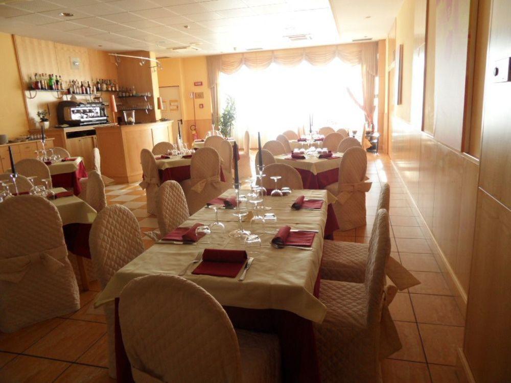 B&B Hotel Cuneo Cristal מראה חיצוני תמונה