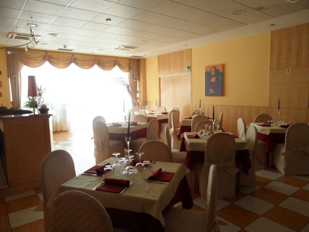 B&B Hotel Cuneo Cristal מראה חיצוני תמונה